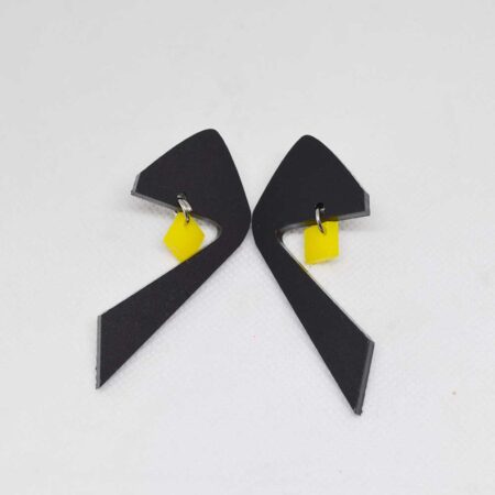 Carneiro preto fosco e amarelo