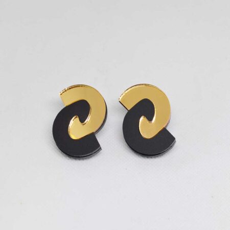 Peixes dourado e preto