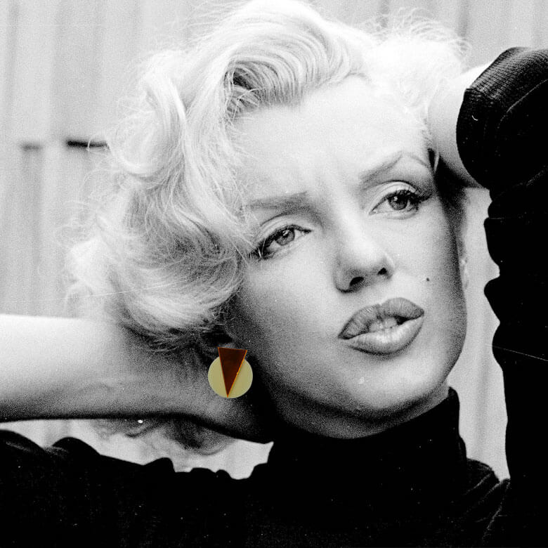 Os brincos Marilyn são clássicos e modernos. Inspirados claro, na Marilyn Monroe, a atriz, modelo e cantora que nunca vamos esquecer.