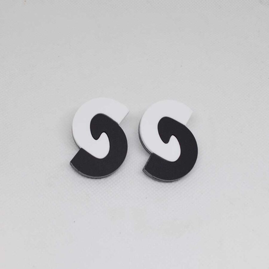 Peixes branco e preto